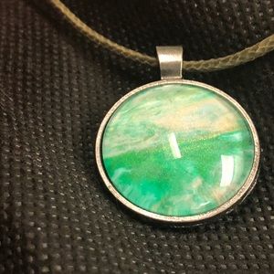 Lucky green shimmer Pendant St Paddy